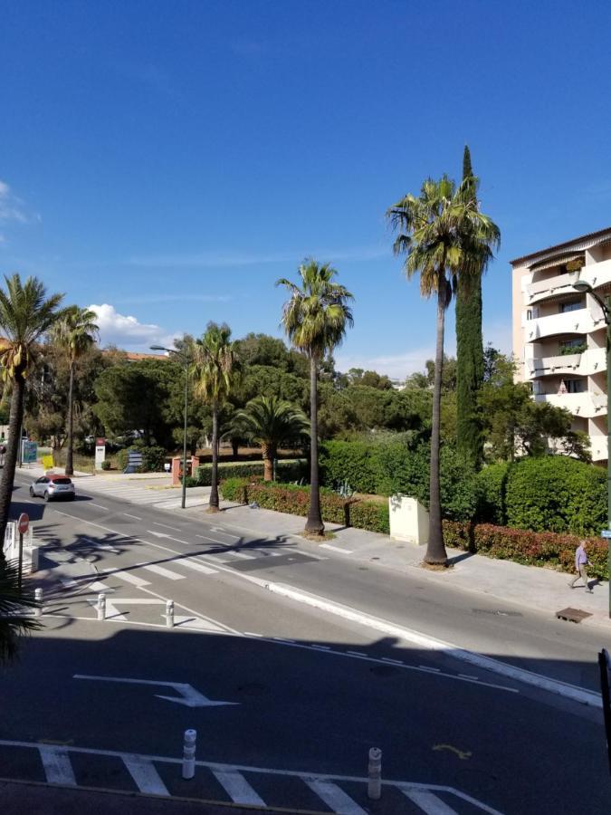 Appartement Terre Et Mer Hyeres Exterior photo