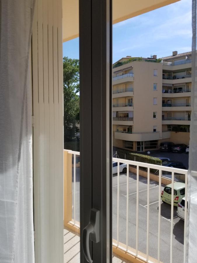 Appartement Terre Et Mer Hyeres Exterior photo